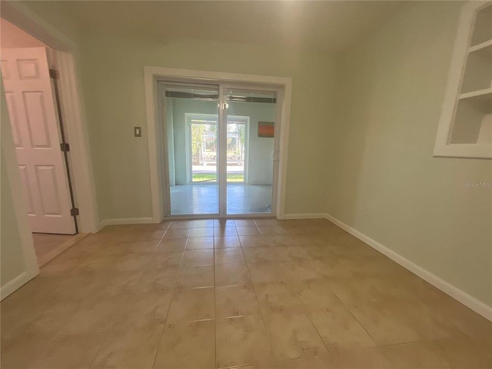 На продажу: $364,000 (2 спален, 1 ванн, 967 Квадратных фут)