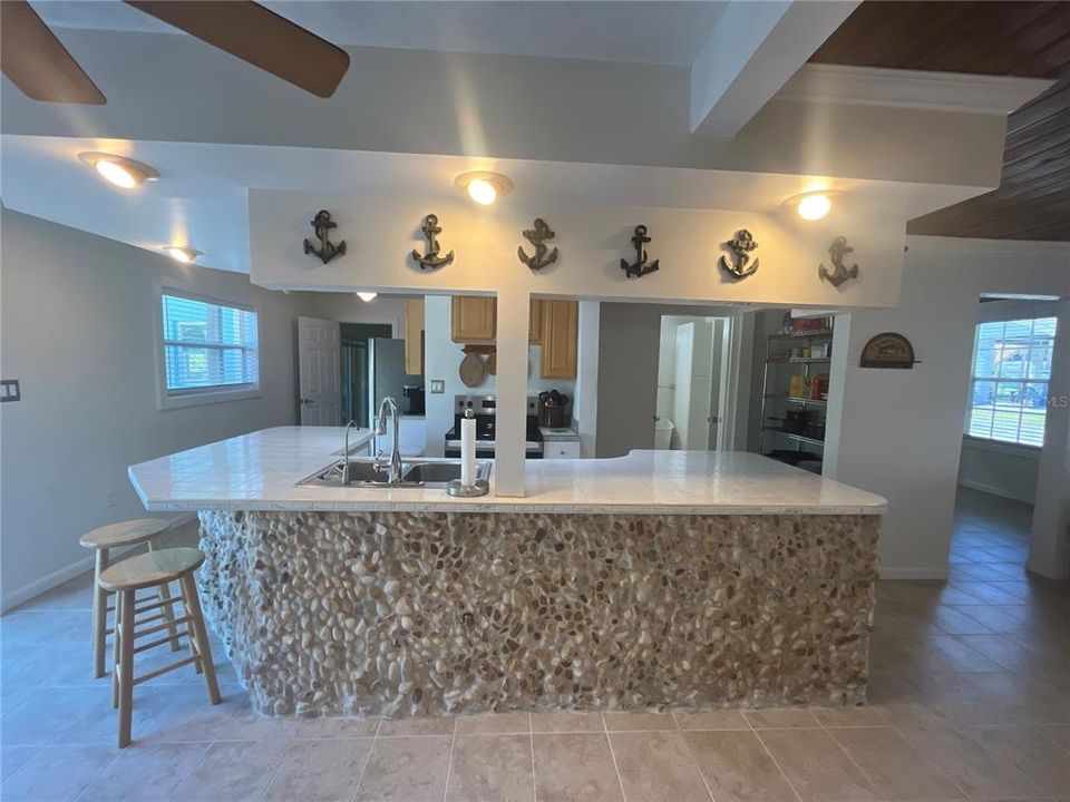 На продажу: $364,000 (2 спален, 1 ванн, 967 Квадратных фут)