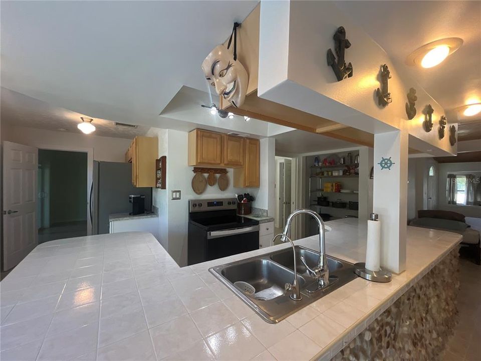 На продажу: $364,000 (2 спален, 1 ванн, 967 Квадратных фут)