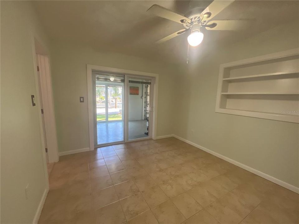 На продажу: $364,000 (2 спален, 1 ванн, 967 Квадратных фут)