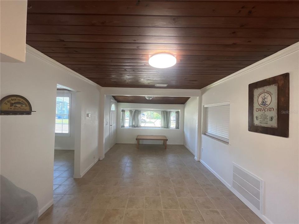 На продажу: $364,000 (2 спален, 1 ванн, 967 Квадратных фут)