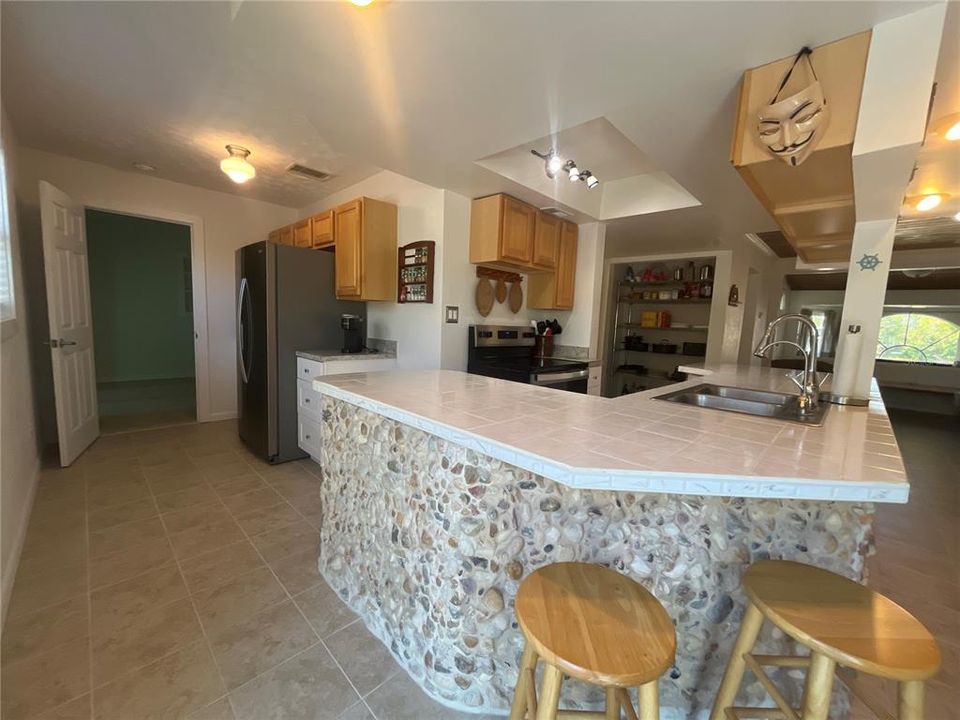 На продажу: $364,000 (2 спален, 1 ванн, 967 Квадратных фут)