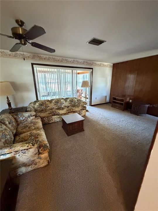 Activo con contrato: $245,000 (3 camas, 2 baños, 1613 Pies cuadrados)