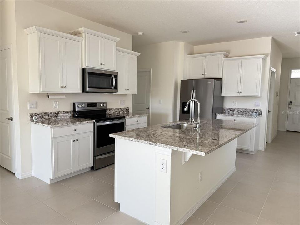 Active With Contract: $2,900 (3 beds, 2 baths, 1505 Square Feet)