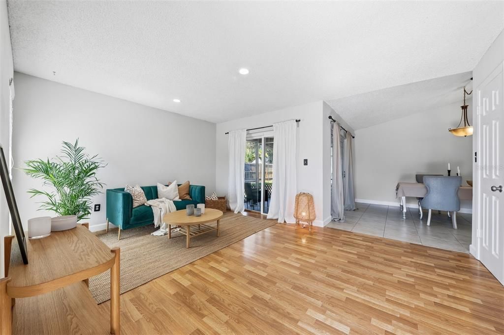 На продажу: $398,500 (3 спален, 2 ванн, 1036 Квадратных фут)