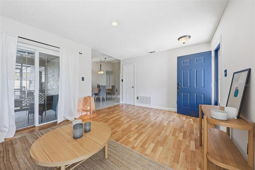 На продажу: $398,500 (3 спален, 2 ванн, 1036 Квадратных фут)