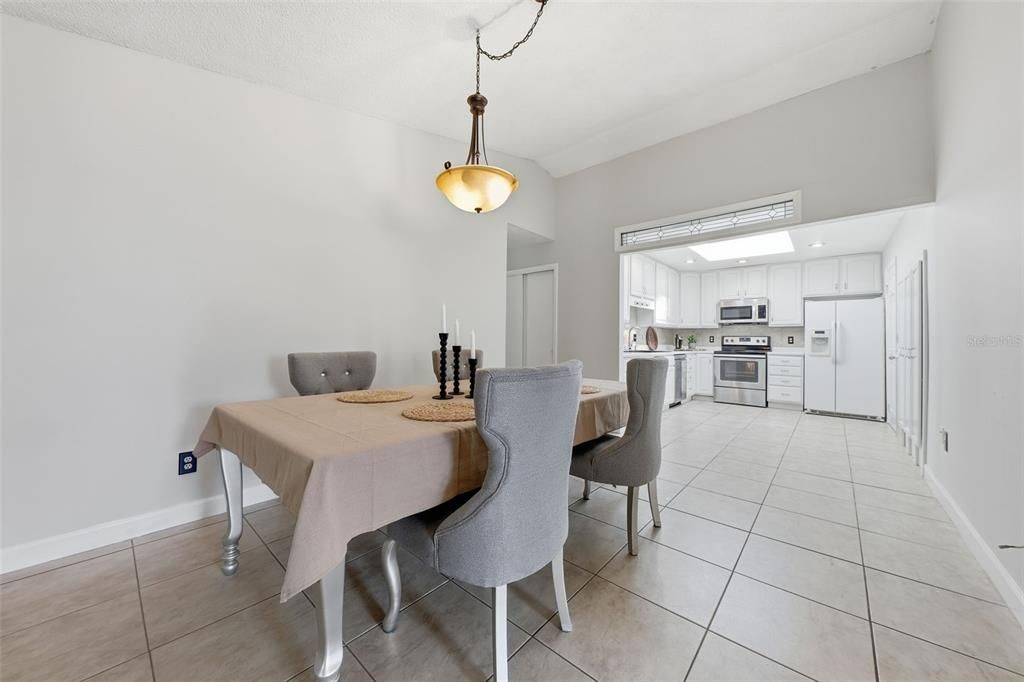 На продажу: $398,500 (3 спален, 2 ванн, 1036 Квадратных фут)