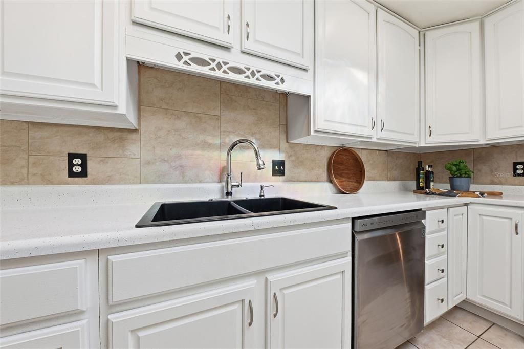 На продажу: $398,500 (3 спален, 2 ванн, 1036 Квадратных фут)