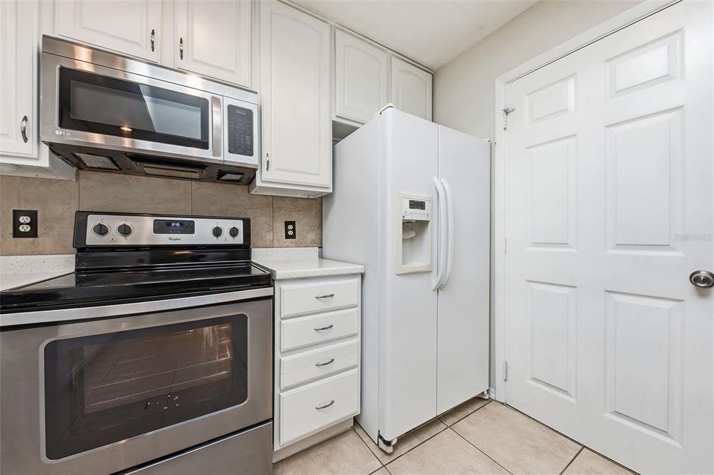 На продажу: $398,500 (3 спален, 2 ванн, 1036 Квадратных фут)