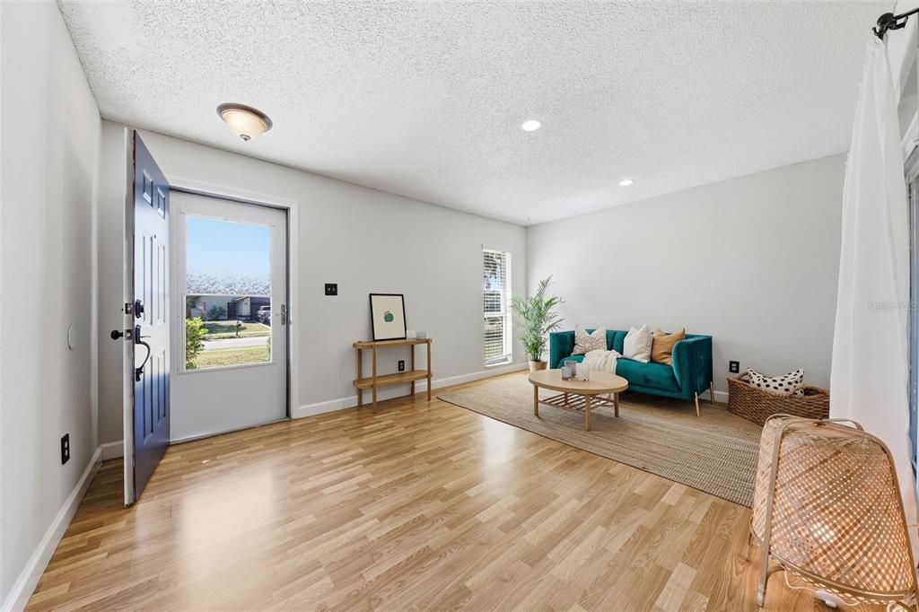 На продажу: $398,500 (3 спален, 2 ванн, 1036 Квадратных фут)