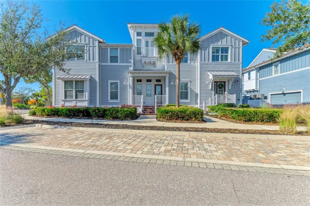 For Sale: $850,000 (3 beds, 3 baths, 1994 Square Feet)