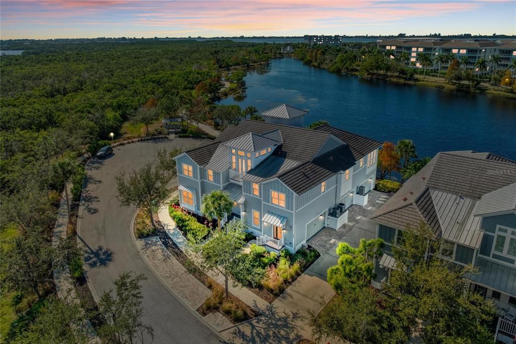 For Sale: $850,000 (3 beds, 3 baths, 1994 Square Feet)