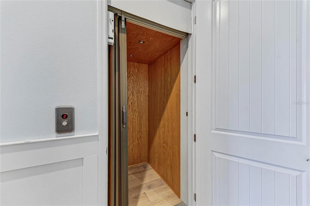 For Sale: $850,000 (3 beds, 3 baths, 1994 Square Feet)