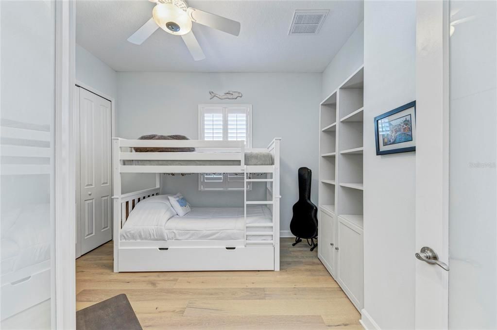 For Sale: $850,000 (3 beds, 3 baths, 1994 Square Feet)