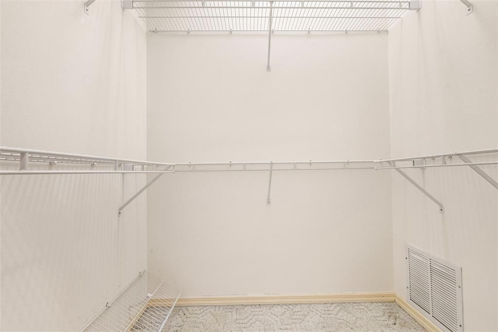 Под контрактом: $335,000 (3 спален, 2 ванн, 2074 Квадратных фут)