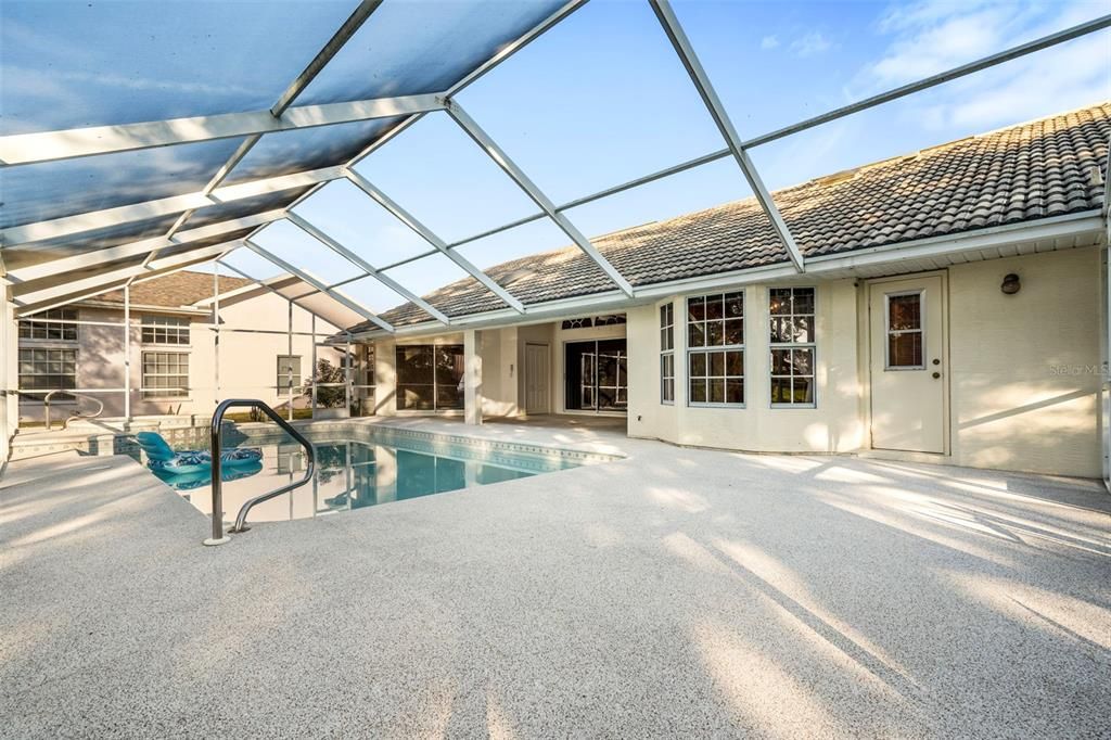 Под контрактом: $335,000 (3 спален, 2 ванн, 2074 Квадратных фут)