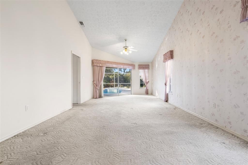 Под контрактом: $335,000 (3 спален, 2 ванн, 2074 Квадратных фут)