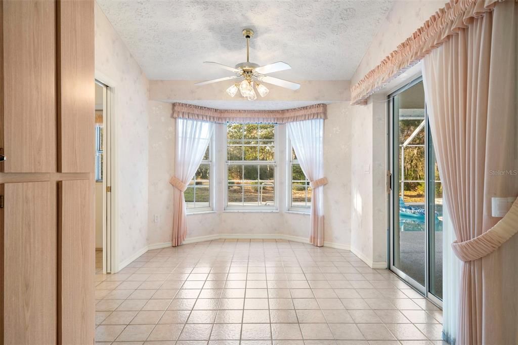 Под контрактом: $335,000 (3 спален, 2 ванн, 2074 Квадратных фут)