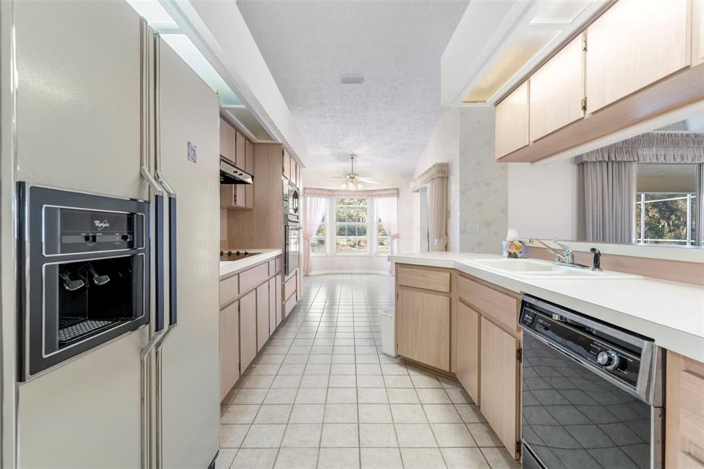 Под контрактом: $335,000 (3 спален, 2 ванн, 2074 Квадратных фут)