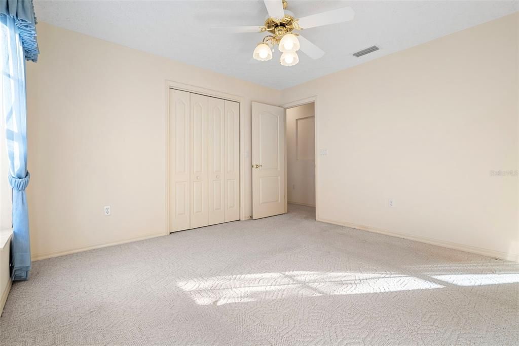 Под контрактом: $335,000 (3 спален, 2 ванн, 2074 Квадратных фут)