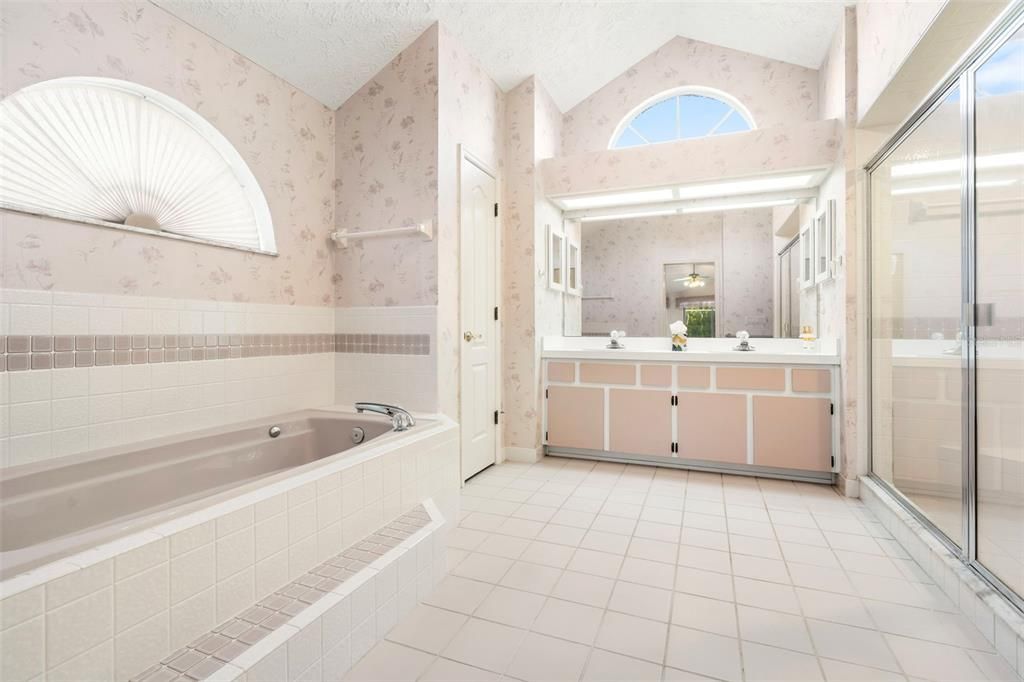 Под контрактом: $335,000 (3 спален, 2 ванн, 2074 Квадратных фут)