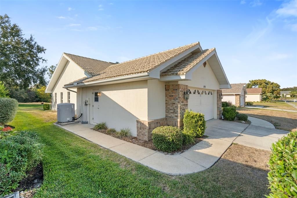 Под контрактом: $335,000 (3 спален, 2 ванн, 2074 Квадратных фут)