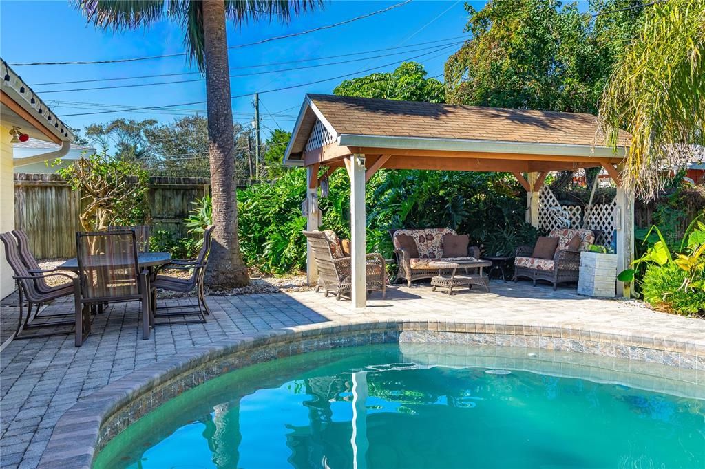 Active With Contract: $475,000 (3 beds, 2 baths, 2314 Square Feet)