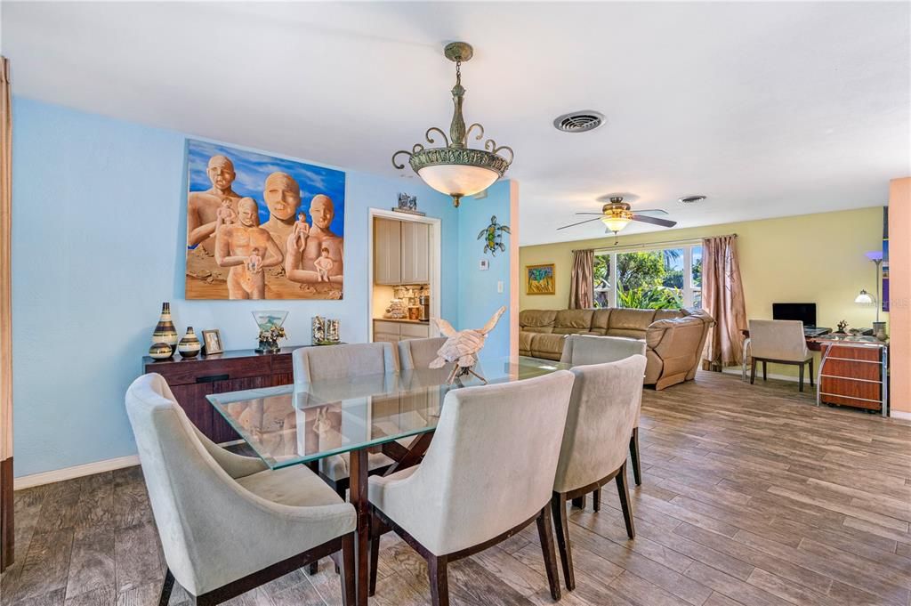 Active With Contract: $475,000 (3 beds, 2 baths, 2314 Square Feet)