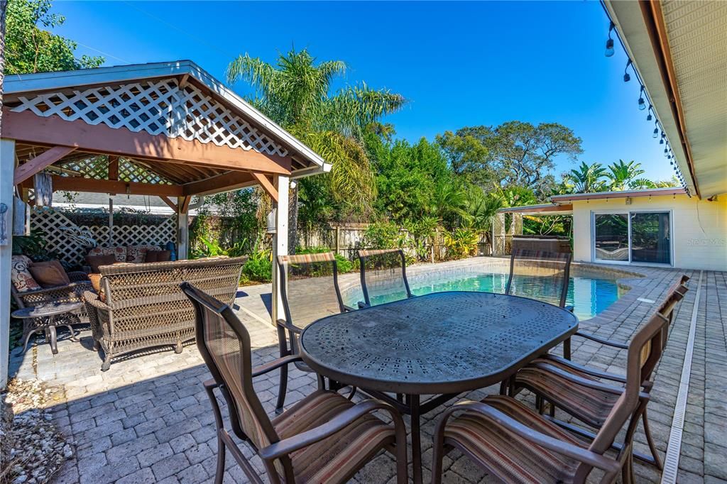 Active With Contract: $475,000 (3 beds, 2 baths, 2314 Square Feet)