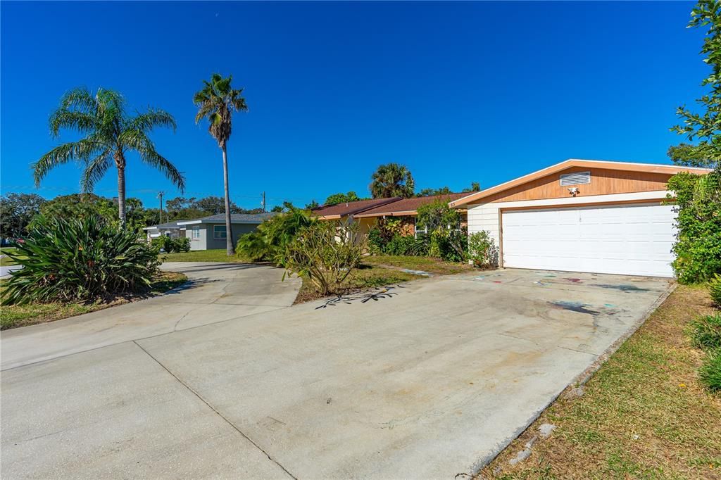 Active With Contract: $475,000 (3 beds, 2 baths, 2314 Square Feet)