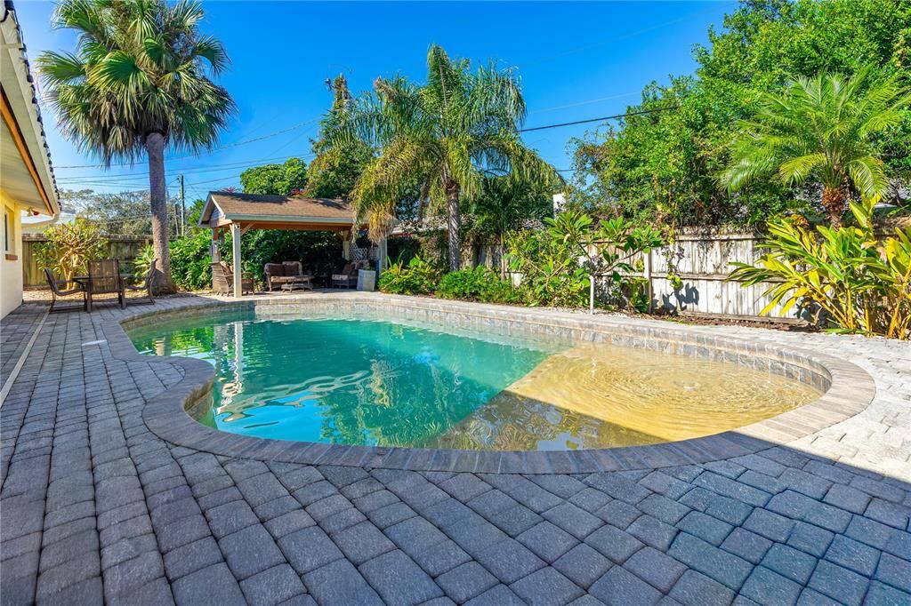 Active With Contract: $475,000 (3 beds, 2 baths, 2314 Square Feet)