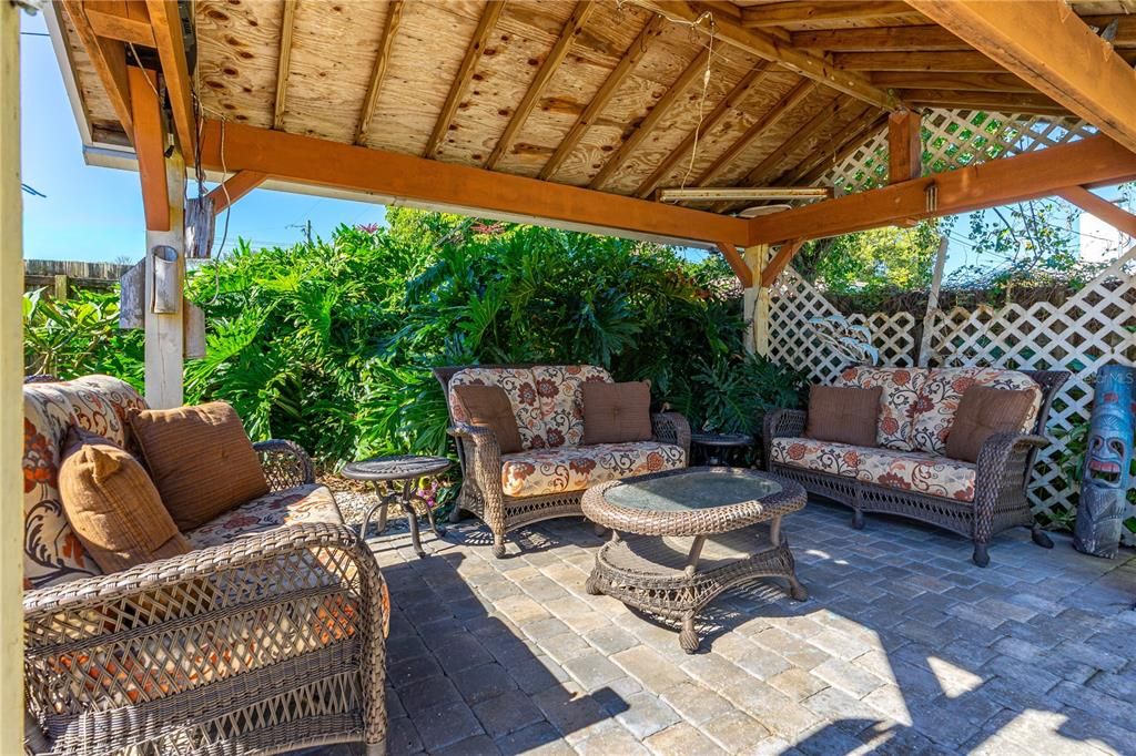 Active With Contract: $475,000 (3 beds, 2 baths, 2314 Square Feet)