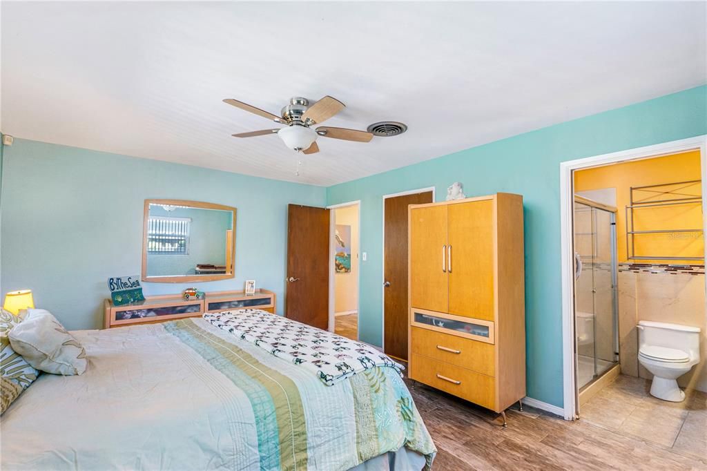 Active With Contract: $475,000 (3 beds, 2 baths, 2314 Square Feet)