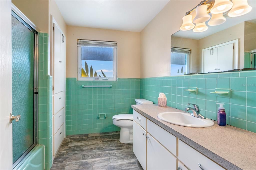 Active With Contract: $475,000 (3 beds, 2 baths, 2314 Square Feet)