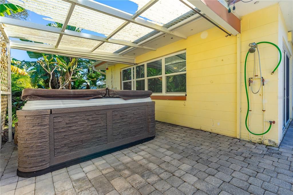 Active With Contract: $475,000 (3 beds, 2 baths, 2314 Square Feet)