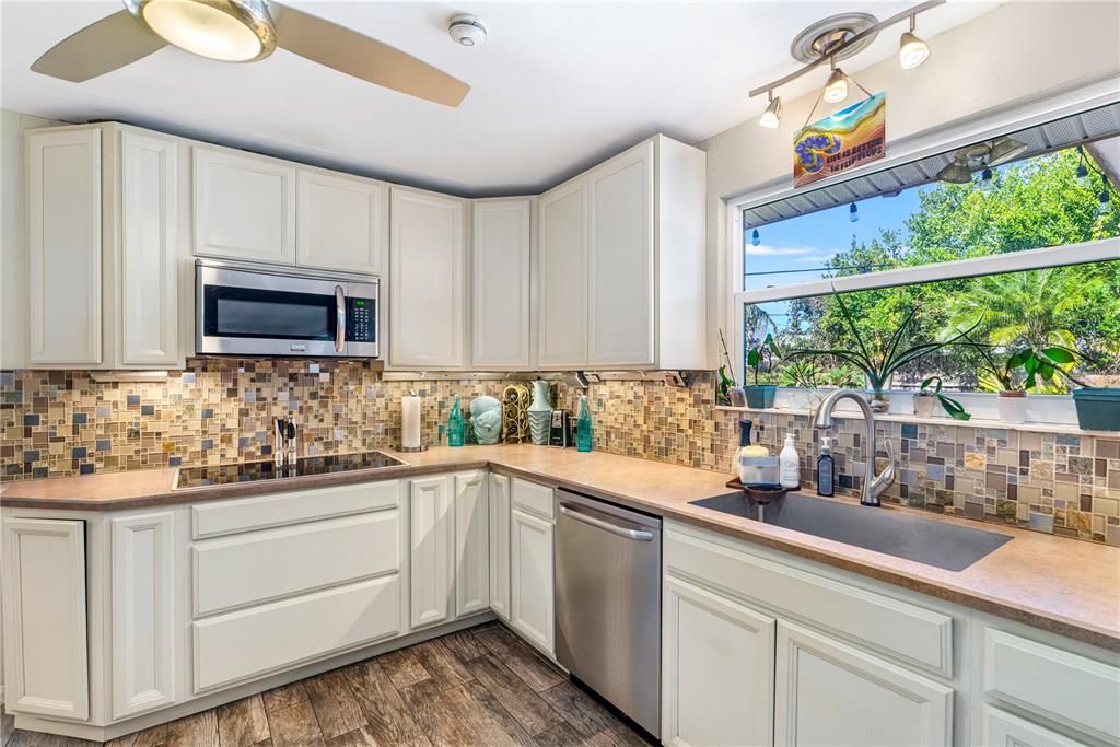 Active With Contract: $475,000 (3 beds, 2 baths, 2314 Square Feet)