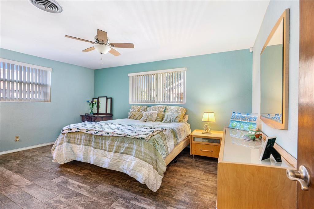 Active With Contract: $475,000 (3 beds, 2 baths, 2314 Square Feet)