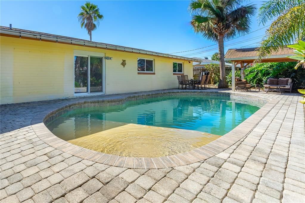 Active With Contract: $475,000 (3 beds, 2 baths, 2314 Square Feet)