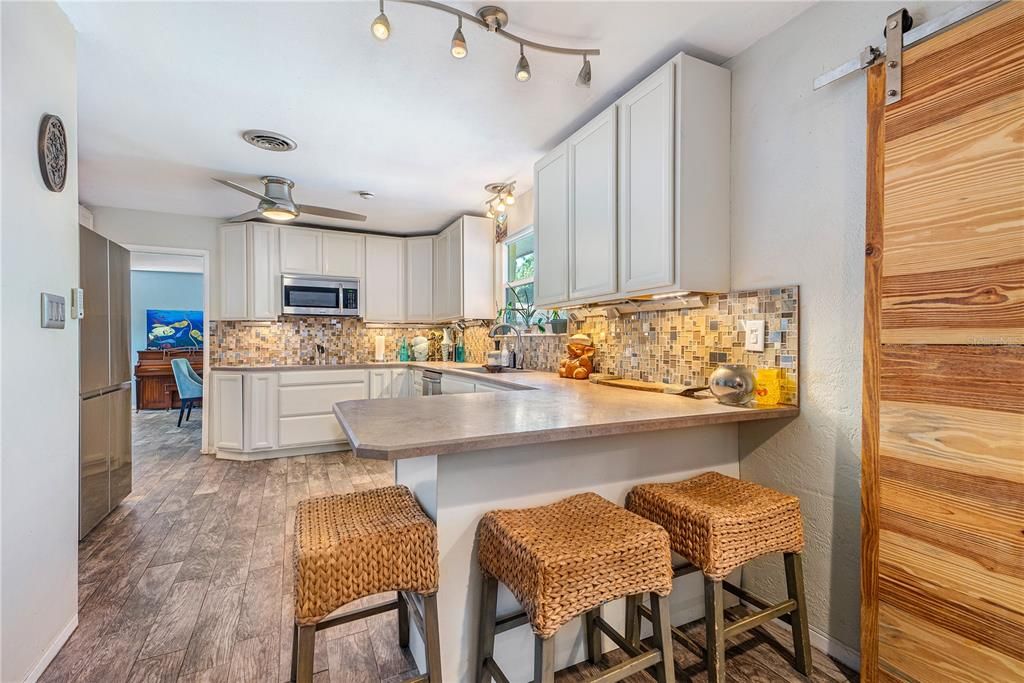 Active With Contract: $475,000 (3 beds, 2 baths, 2314 Square Feet)