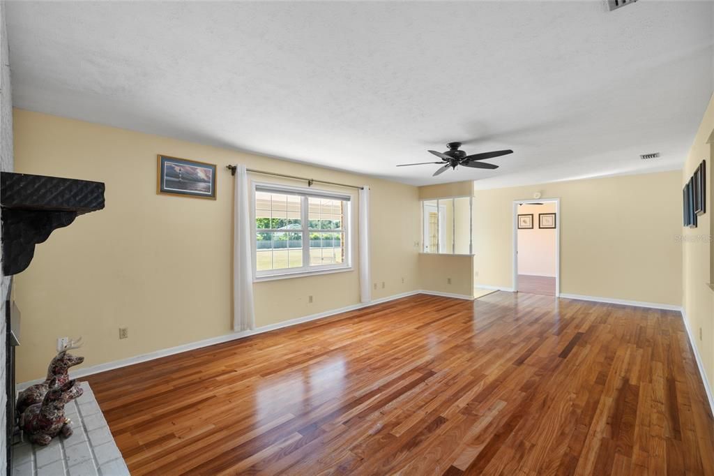 En Venta: $524,900 (3 camas, 2 baños, 1495 Pies cuadrados)