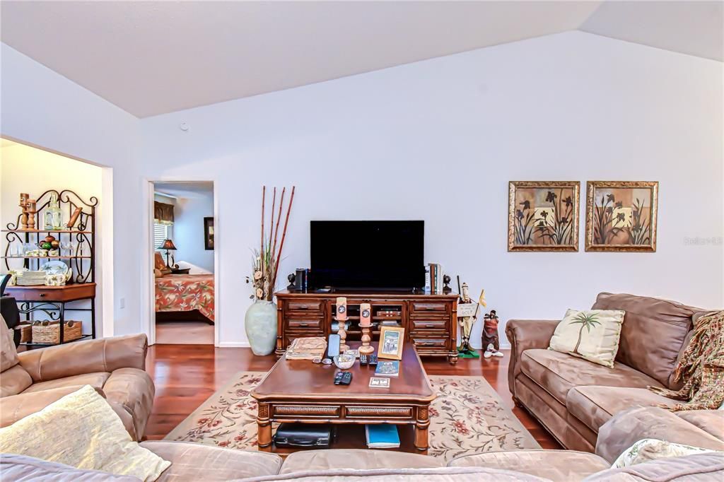 For Sale: $325,000 (2 beds, 2 baths, 1380 Square Feet)