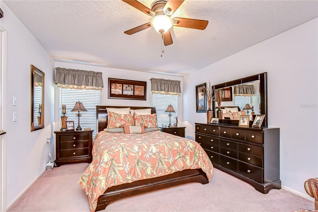 For Sale: $325,000 (2 beds, 2 baths, 1380 Square Feet)