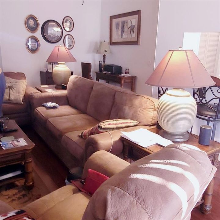 For Sale: $325,000 (2 beds, 2 baths, 1380 Square Feet)