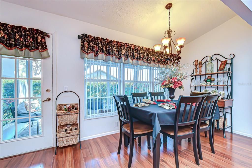 For Sale: $325,000 (2 beds, 2 baths, 1380 Square Feet)