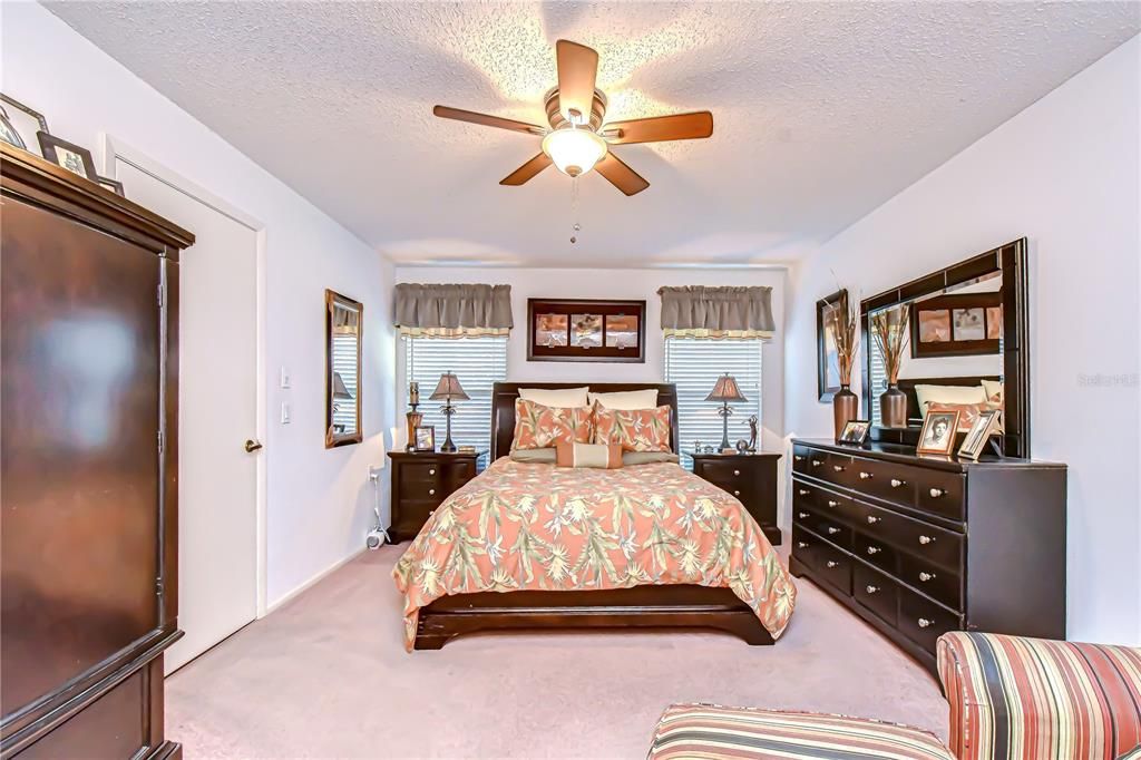 For Sale: $325,000 (2 beds, 2 baths, 1380 Square Feet)