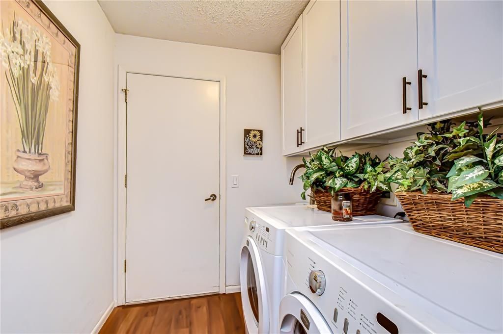 For Sale: $325,000 (2 beds, 2 baths, 1380 Square Feet)