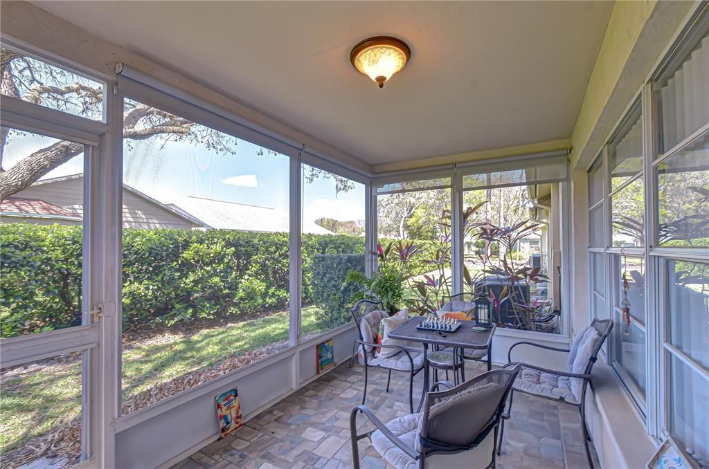 For Sale: $325,000 (2 beds, 2 baths, 1380 Square Feet)