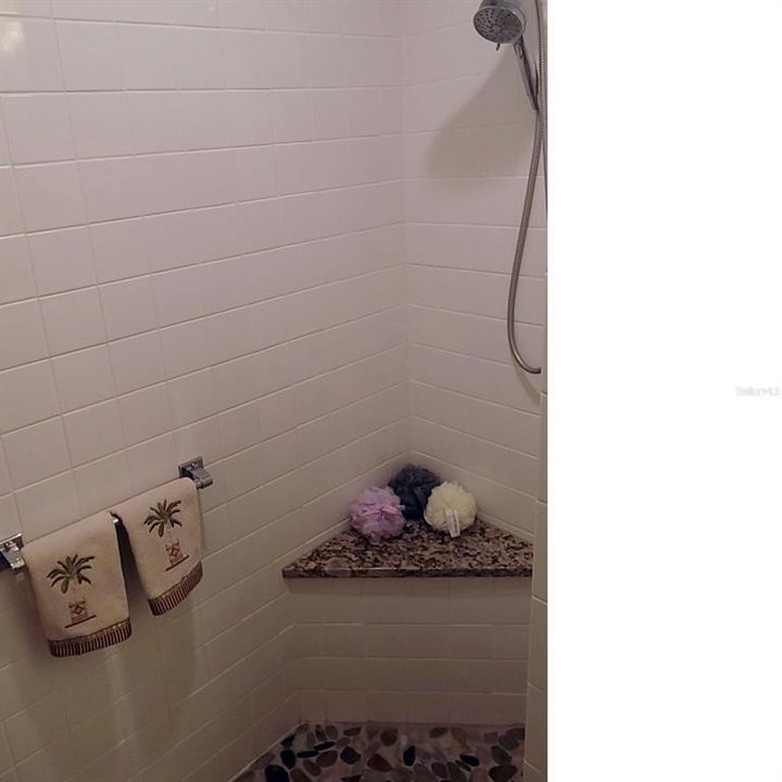 For Sale: $325,000 (2 beds, 2 baths, 1380 Square Feet)