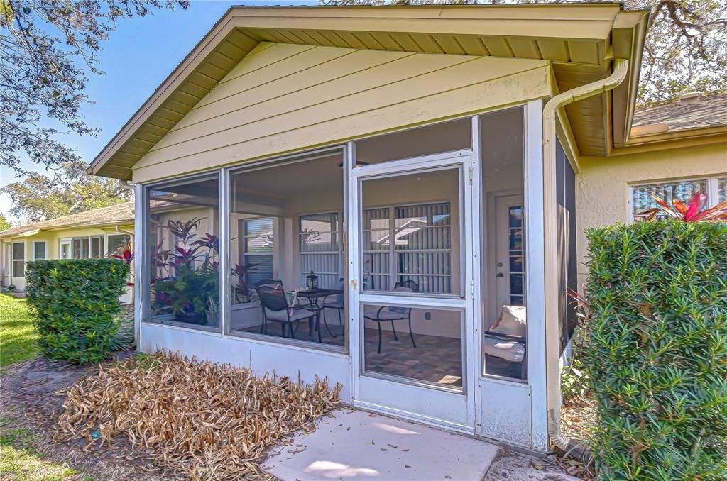 For Sale: $325,000 (2 beds, 2 baths, 1380 Square Feet)