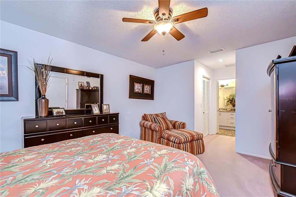 For Sale: $325,000 (2 beds, 2 baths, 1380 Square Feet)